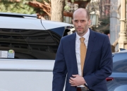 국정원이 '셀프조사' 시켰다고?…경찰, 로저스 쿠팡 대표 '재소환'