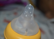 아기 젖병 물려두고 술자리 간 엄마, 5시간 후 왔더니 '질식사'...죗값은