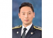 북적이는 전철역서 흉기를...'공포의 순간' 뒤에서 제압한 남성의 정체