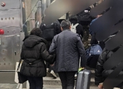 "명절 어렵게 구한 좌석일텐데"...만석기차에서 아기 엄마의 눈물 [오따뉴]