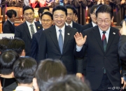 "대통령님, 같이 셀카 찍어요!"… '입틀막' 충격 지운 KAIST 환호성