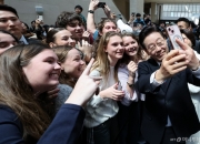 '국중박' 깜짝 방문한 李대통령…'셀카' 시민들 "친구들 난리날 것"