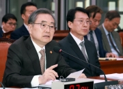 조현 "'UAE-인천' 직항 오늘 출발…美 군사협력 요청 없었다"