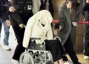 '반포대교 추락' 포르쉐女, 사고 직전 '차 안서 약물 투약' 정황