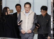 유럽 출장길도, 일본 라멘집도...이재용 회장의 '애착 조끼' 가격은?
