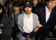 얼굴 꼿꼿 '마약왕' 박왕열, 취재진 째려보며 "넌 남자도 아냐" [르포]