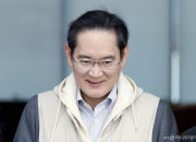 이재용 회장 제안에…삼성, 중동 직원들에 '500만원 선물'