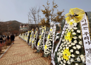 부모 손에 숨진 4개월 아기, 시민들 눈물 배웅…법원에 300m 화환행렬