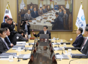 만장일치로 기준금리 동결…"전쟁으로 물가 상방압력, 성장 하방압력"