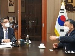 박상철 호남대 총장, 김덕모 신임 광주그린카진흥원장과 환담
