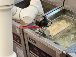 치킨 튀겨주는 로봇팔…로보아르테, 75억원 투자 유치