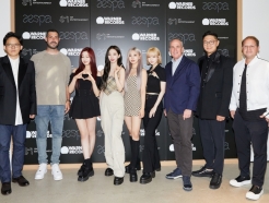 에스파, SM 이성수-탁영준 공동 대표와 美 워너 레코드 사옥 방문