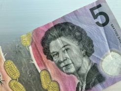 작년 별세 英여왕, 호주 '5달러'서 빠진다…군주제 논쟁 재점화