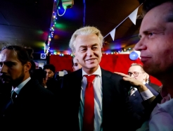 ״嵵 ؿ  źϳ..'EU̹'  Ѽ ¸