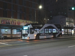 청와대 달리던 에스유엠 자율주행버스, 심야 서울 도심 누빈다