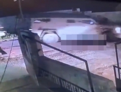 시신 차로 밟고 수미터 달렸다…"잔인한 범죄" 이스라엘군 논란