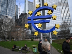 ECB, 4° ݸ ᡦ"÷ ȭ" 6  ȣ?