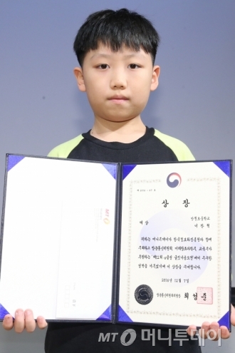 ��12ȸ uŬ�� ���߰� ������ ������ ������ �û�Ŀ��� ������ �ι� �ʵ�� ��������������� ������ ������ �л�(��û�� 6). /����=�̱�� ����
