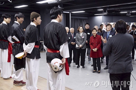 문화창조벤처단지 입주기업들 "대통령 조건 없이 퇴진하라" - 뉴스 썸네일 이미지