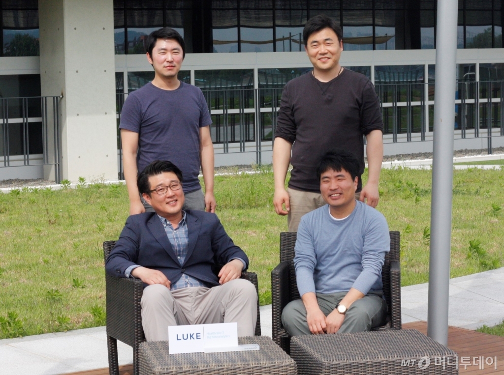 약봉지 찍으면 약력기록·실손보험 처리 '만점케어' - 뉴스 썸네일 이미지