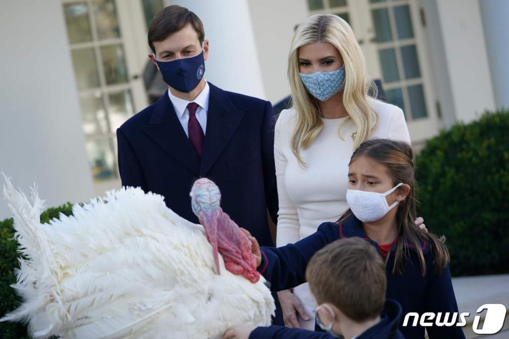 '파워커플' 이방카 부부, 뉴욕으로 컴백?…"'블루 텃밭' 피할수도" - 머니 ...