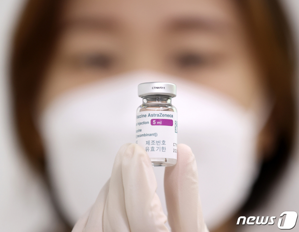 AZ백신 운명은? 방역당국, 오늘 '사지마비' 인과성 심의 - 뉴스 썸네일 이미지