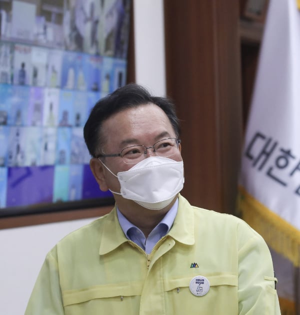 "7월 1일부터 수도권 사적모임 6인까지 허용" - Vimarsana News