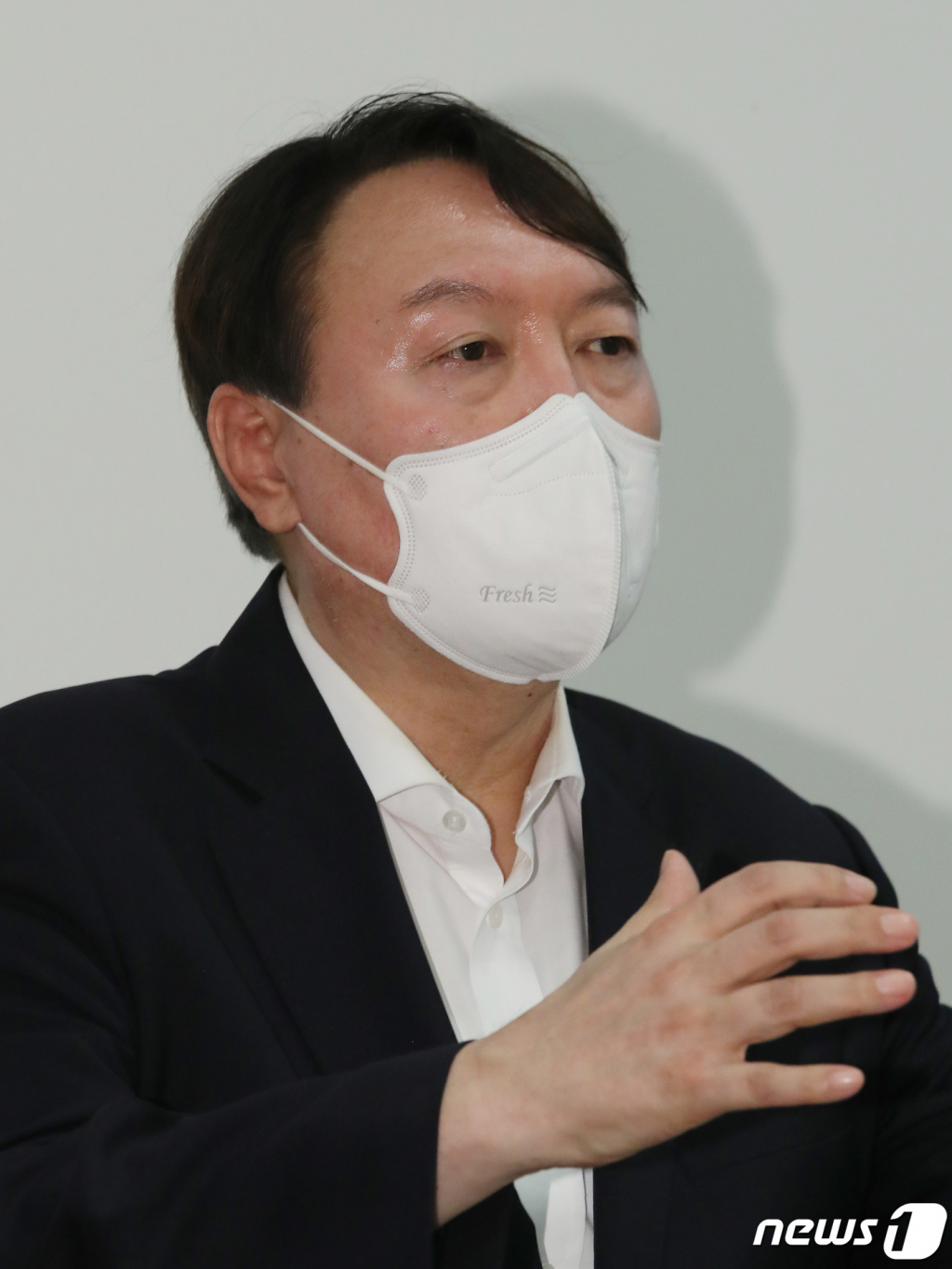 윤석열, 안철수 만나 "정치 대선배, 좋은 말씀 부탁드린다" - Vimarsana News