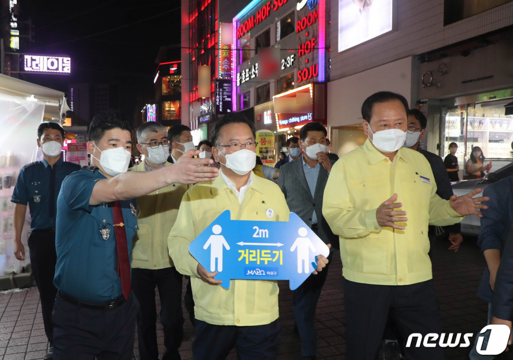 김부겸 "거리두기 상향, 일요일 논의…'도저히' 판단들면 불가피" - Vimarsana News