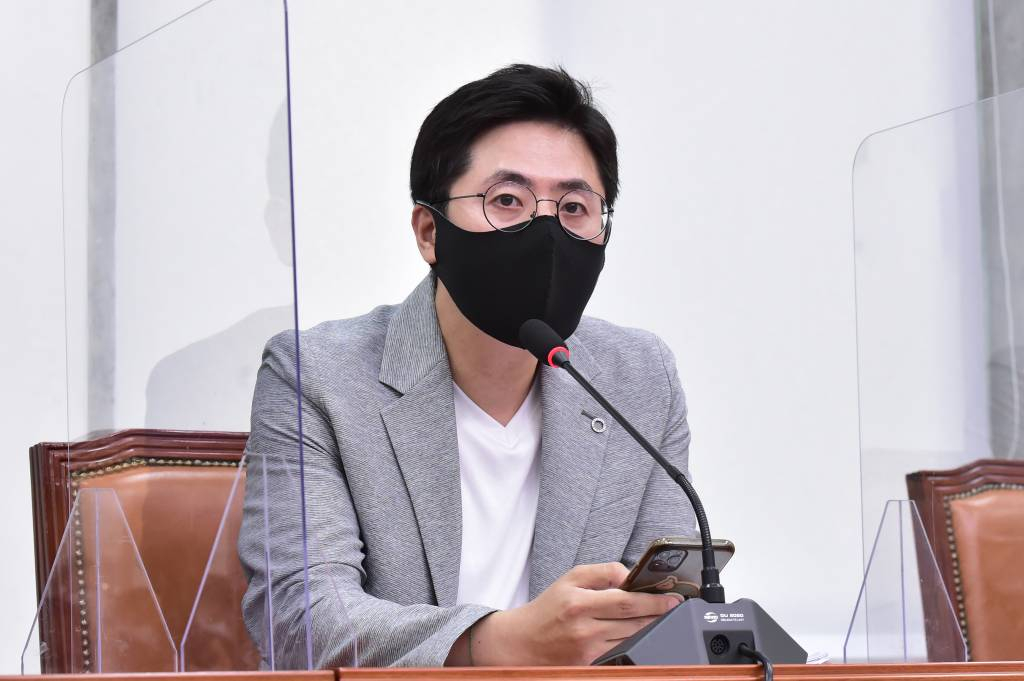 이동학, 尹아내 논문 의혹에 "양심의 문제, 영부인 의미 되새겨야" - Vimarsana News