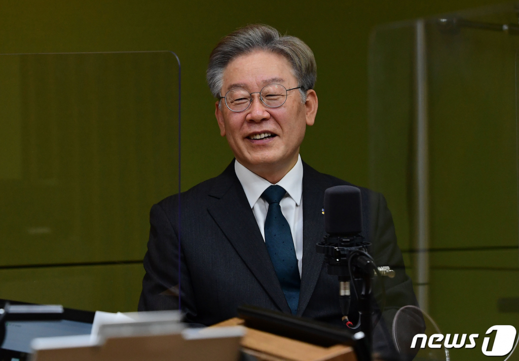 이재명 "김부선, 나한테 두번이나 '미안하다' 사과했다" - Vimarsana News