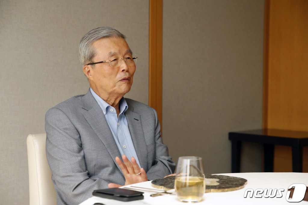 김종인 "윤석열, 비전 전혀 못보여줘…최재형, 막연한 소리만" - Vimarsana News
