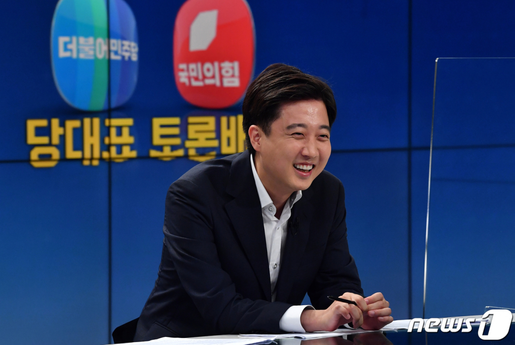 이준석 "윤석열 지지율 위험…과거 안철수와 비슷한 판단 해" - Vimarsana News