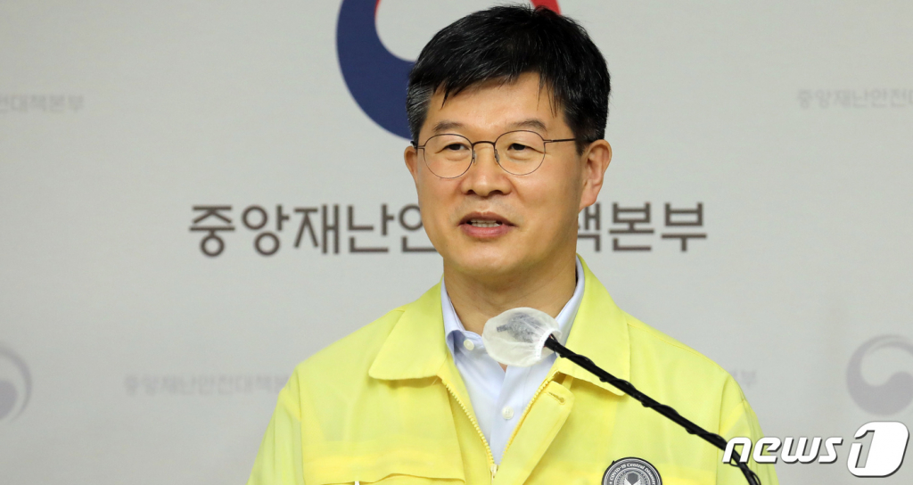 수도권 거리두기 4단계 2주 연장…비수도권, 일요일 단계 조정 - Vimarsana News