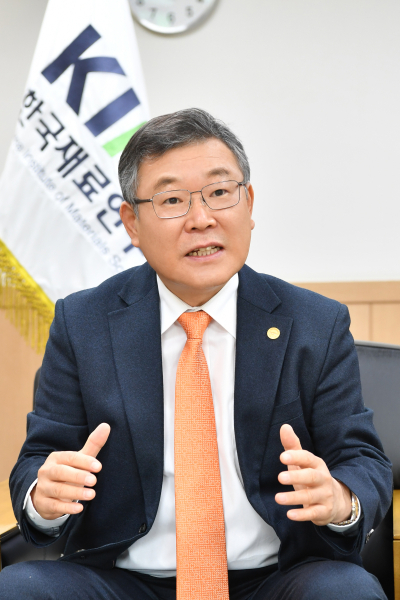 "日 수출규제에 낭떠러지 직전...이 악물고 연구해 2년만에 전화위복" - Vimarsana News