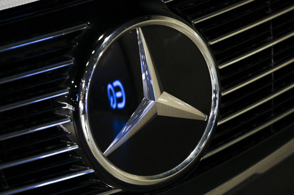 앞서가는 벤츠, 추격하는 BMW…수입차 양강 체제 더욱 굳어졌다 - Vimarsana News