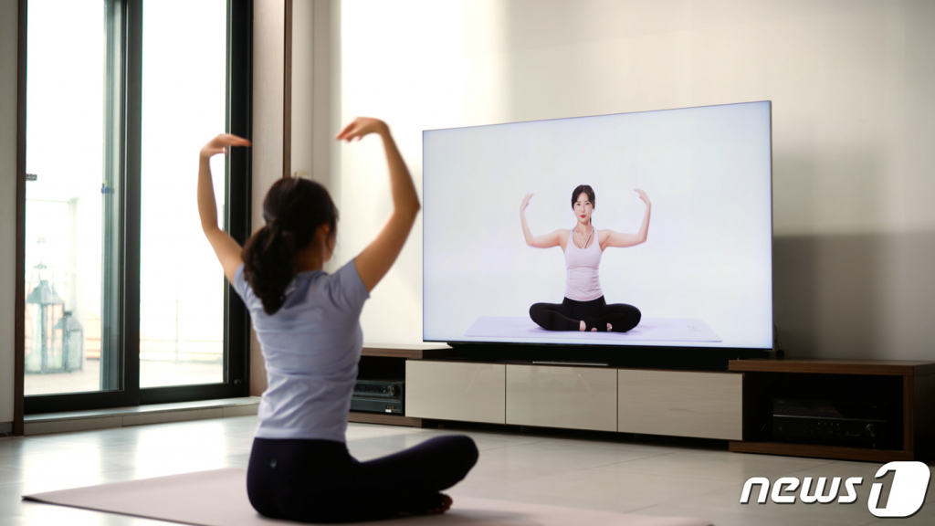 코로나로 뜬 홈트의 진화...AI로 자세교정부터 치매예방까지 - 뉴스 썸네일 이미지