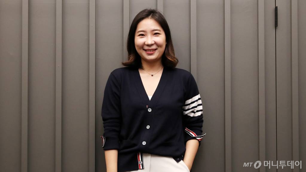 하이브의 위버스에 없는 '이것'…15년차 '찐팬' 플랫폼엔 있다 - 뉴스 썸네일 이미지