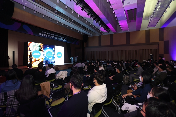 16대 1 뚫은 스타트업 진검승부...대전 청창사 데모데이 열기 후끈 - 뉴스 썸네일 이미지