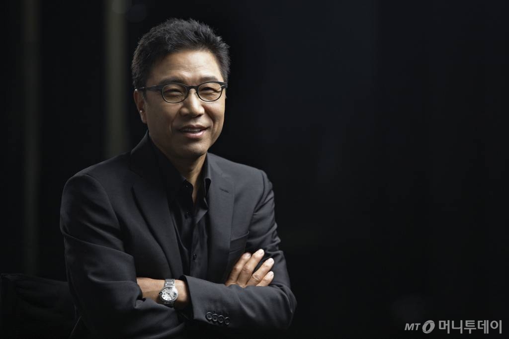 하이브에 매각 반대하던 이수만, 방시혁에 손내민 이유는? - 뉴스 썸네일 이미지