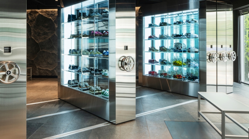 알리·테무 등 C커머스 공습에...네이버 '크림', 검수센터 확장 이전 - 뉴스 썸네일 이미지