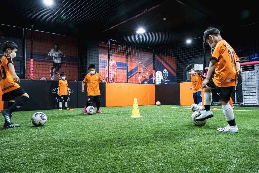 6300억 축구교실 시장 디지털 전환...'제2의 이강인' 키운다 - 뉴스 썸네일 이미지