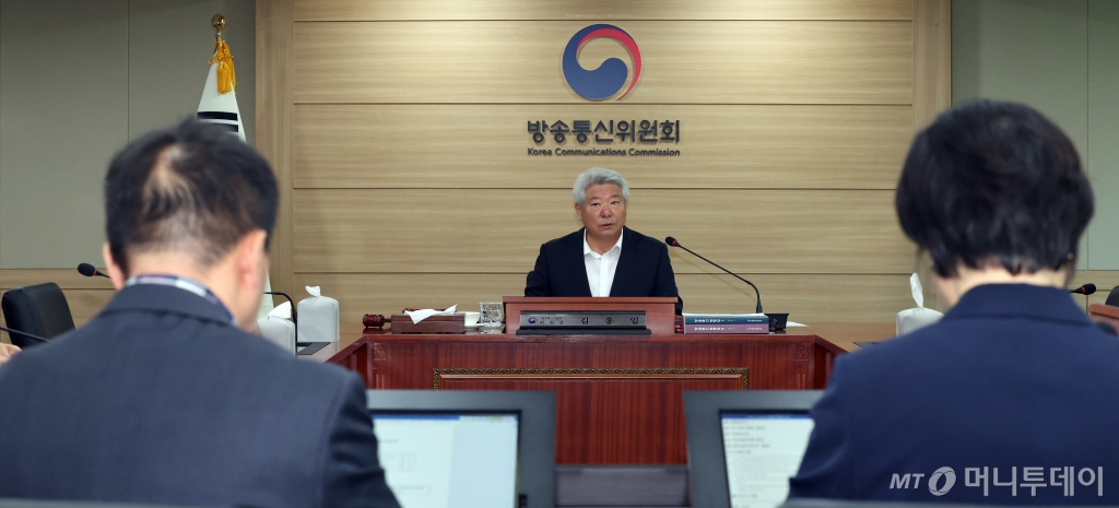 방통위, 위치정보법 위반한 애플에 과징금 2.1억 부과 - 뉴스 썸네일 이미지