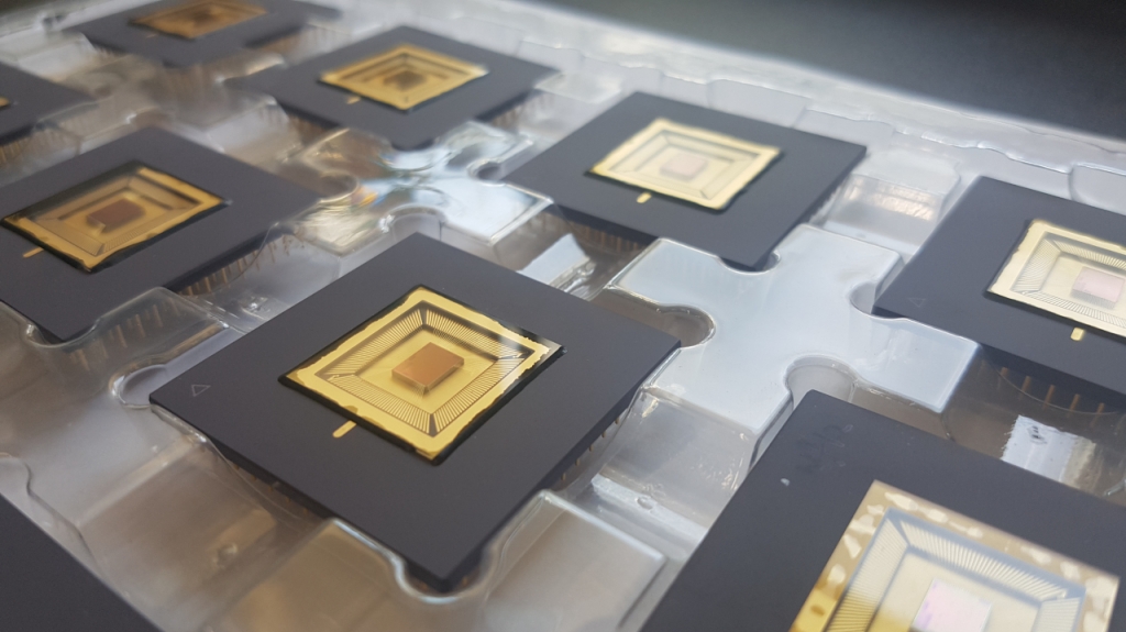 AI 시대 전력난 해결사 떴다...세계 첫 초절전 3진법 반도체 개발 - 뉴스 썸네일 이미지