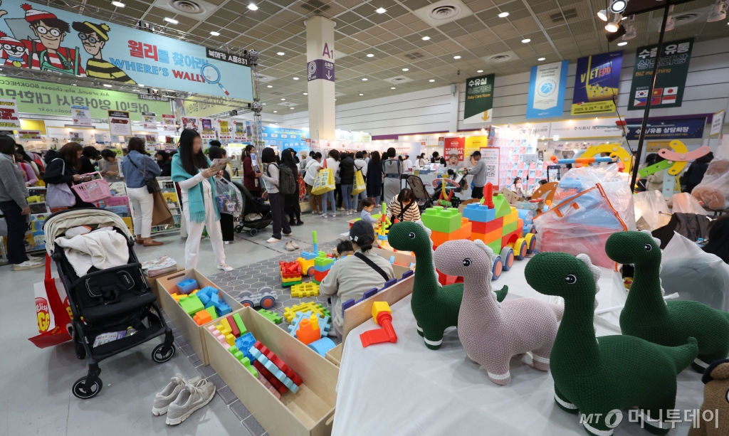 "해외서도 '오은영' 보더라"...K-육아 열기 이어가는 스타트업들 - 뉴스 썸네일 이미지