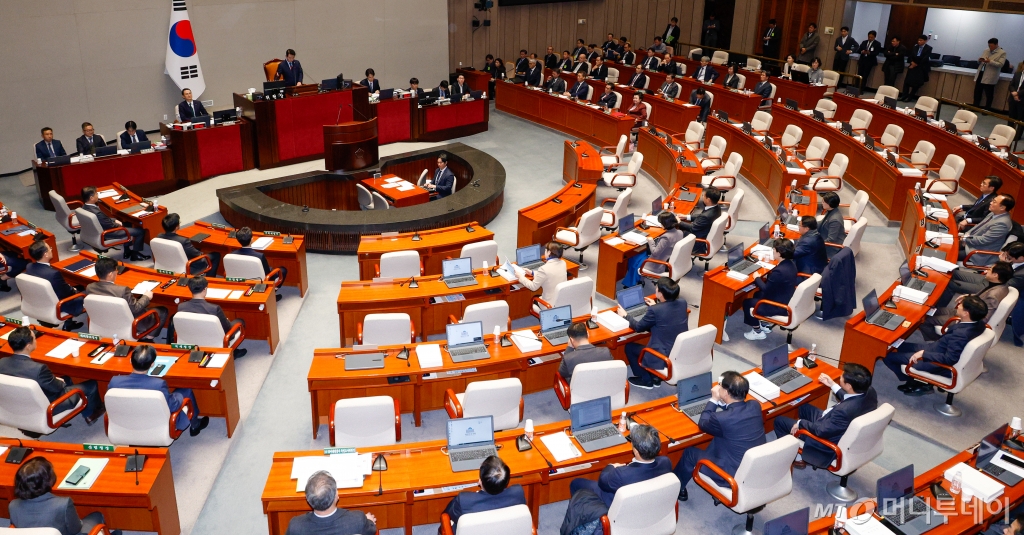 "지원 못 받나요?" 탄핵 국면 준예산 우려...창업지원 제동 걸리나 - 뉴스 썸네일 이미지