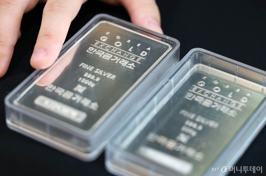 금 날자 은, 동까지 뛴다…경제 불확실성에 은·구리 ETF↑