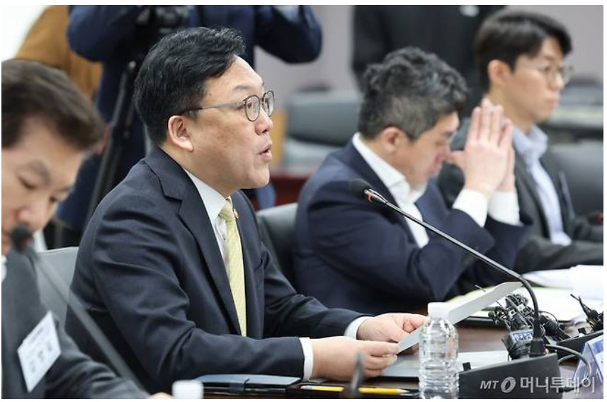 김병환 금융위원장, 금융지주 회장들과 비상 경제 대책 논의…'다음 정부까지 2개월, 실물 지원 집중' 촉구