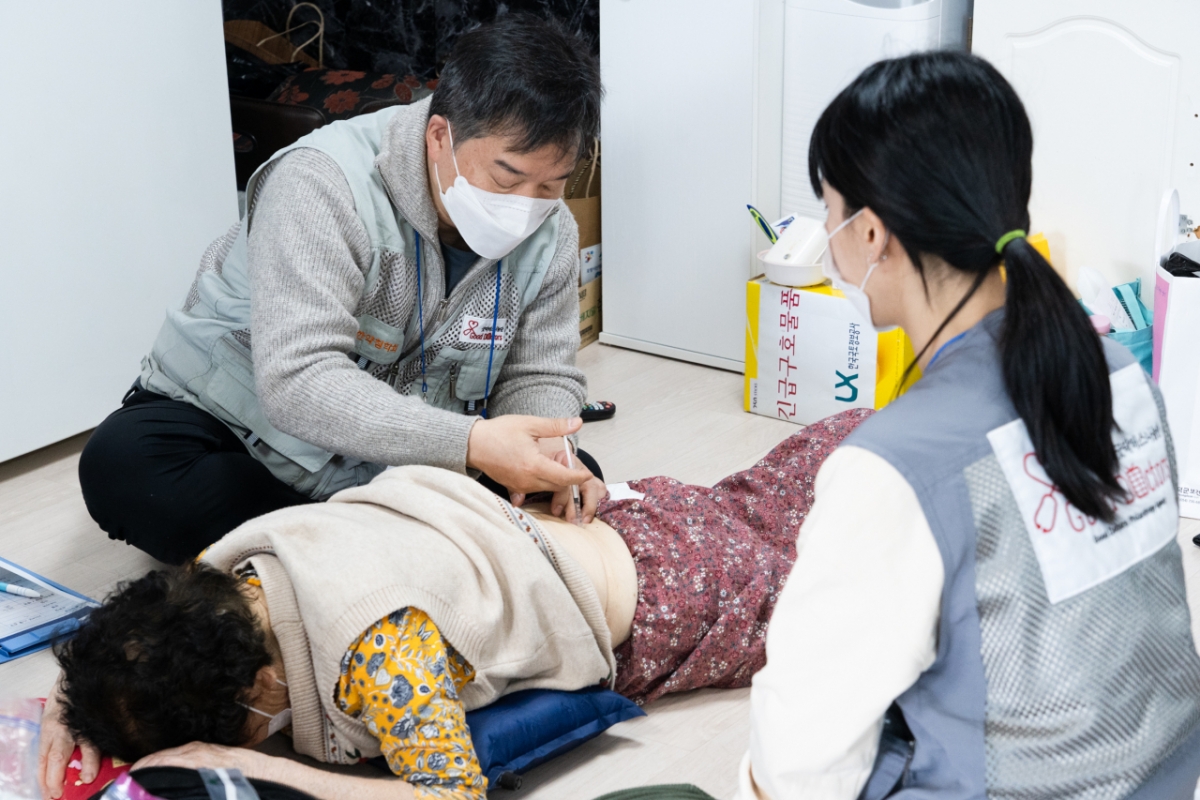 산불 피해 현장서 약침 놓은 한의사들 "재난 시 국민 지킬 것" - 뉴스 썸네일 이미지