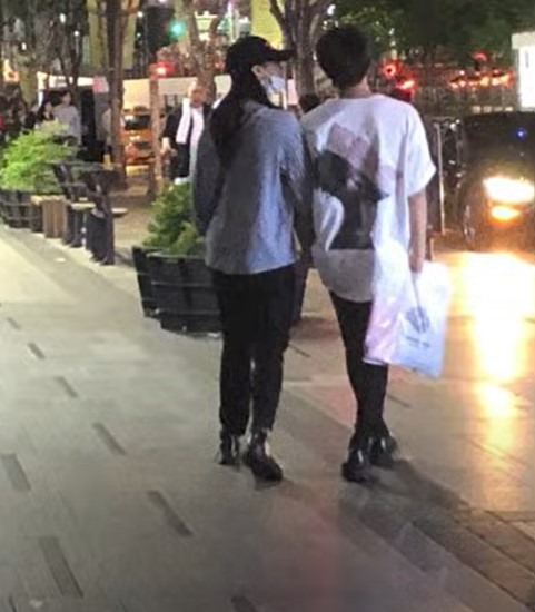 故 김새론, 김수현과의 연애설 부인? 이진호, 카톡 메시지 진위 논란 및 김새론 거짓말 가능성 제기